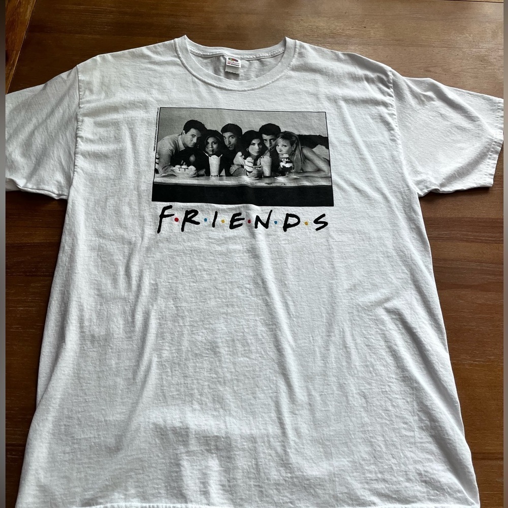 Vintage 90s Friends TV Show Cast Milkshake Graphic Tee - Fruit of the Loom SZ L - Picture 1 of 5